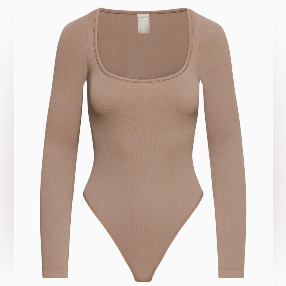 Aritzia Rib Squareneck LongSleeve Bodysuit